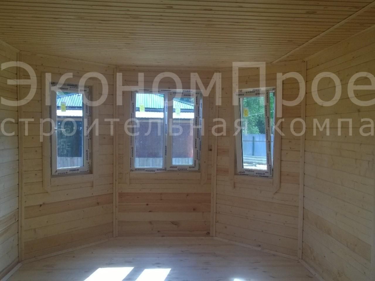 Интерьер дома из бруса с эркером