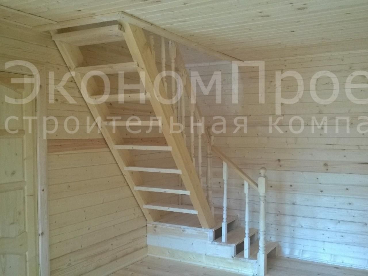 Фото угловой лестницы в доме с мансардой